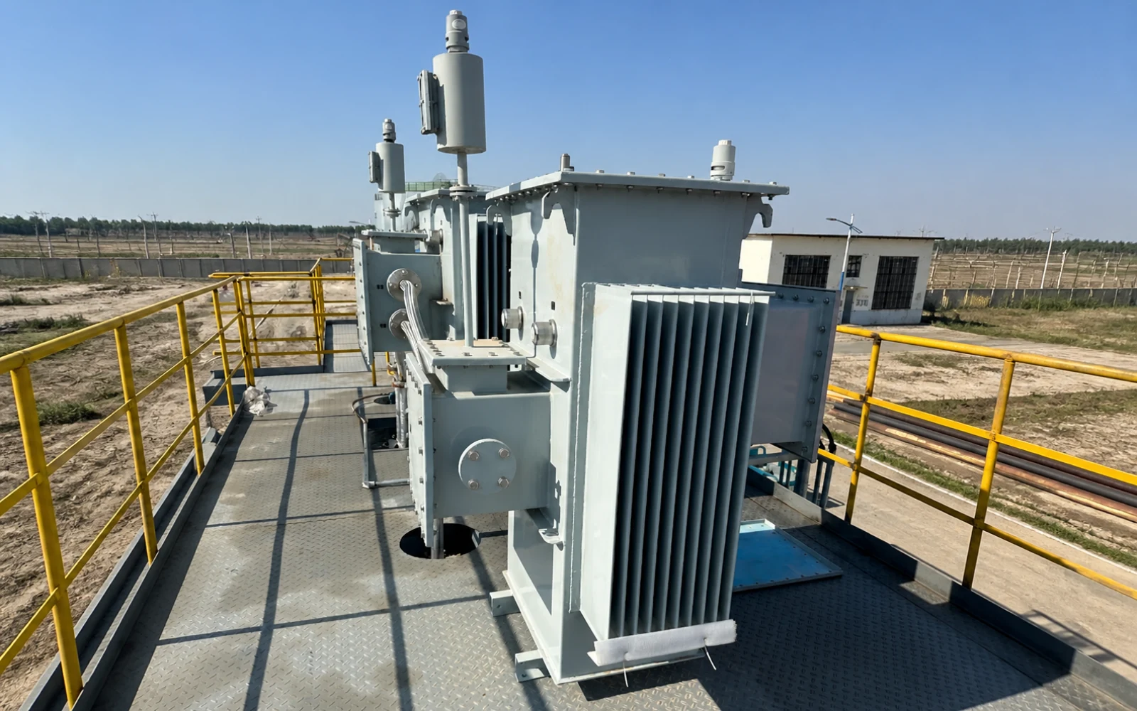 Complete desalter and dehydrator transformer power unit on its access platform